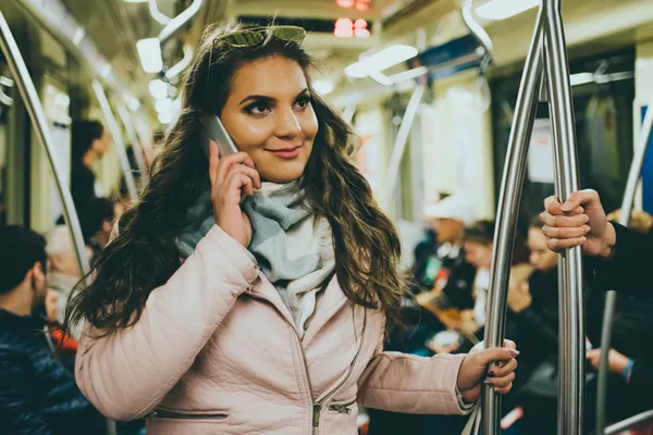 Erros de Segurança que Viajantes Solo Cometem (e Como Evitá-los)